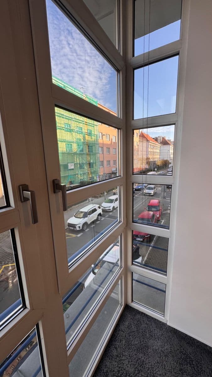 Prenájom kancelárie 20 m², Ukrajinská, Praha, Praha Prenájom kancelárie 20 m², Ukrajinská, Praha, Praha