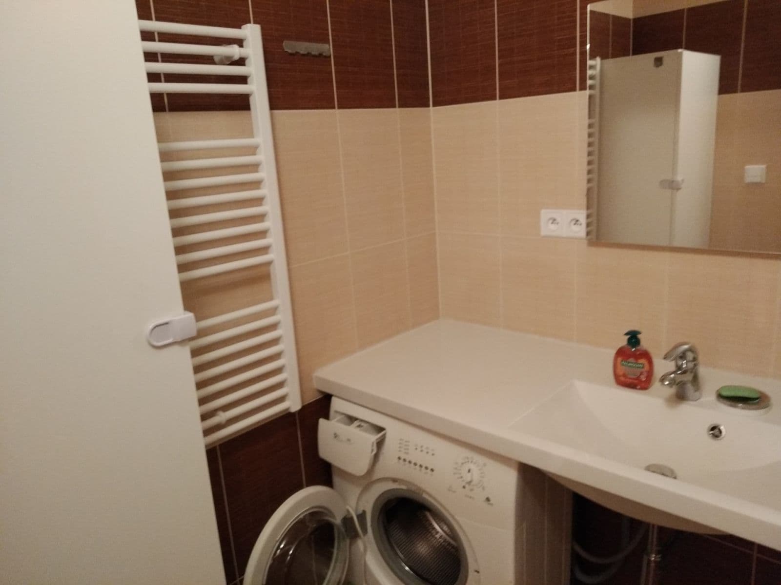 Predaj bytu 2-izbový 74 m², Luďka Matury, Pardubice, Pardubický kraj Predaj bytu 2-izbový 74 m², Luďka Matury, Pardubice, Pardubický kraj