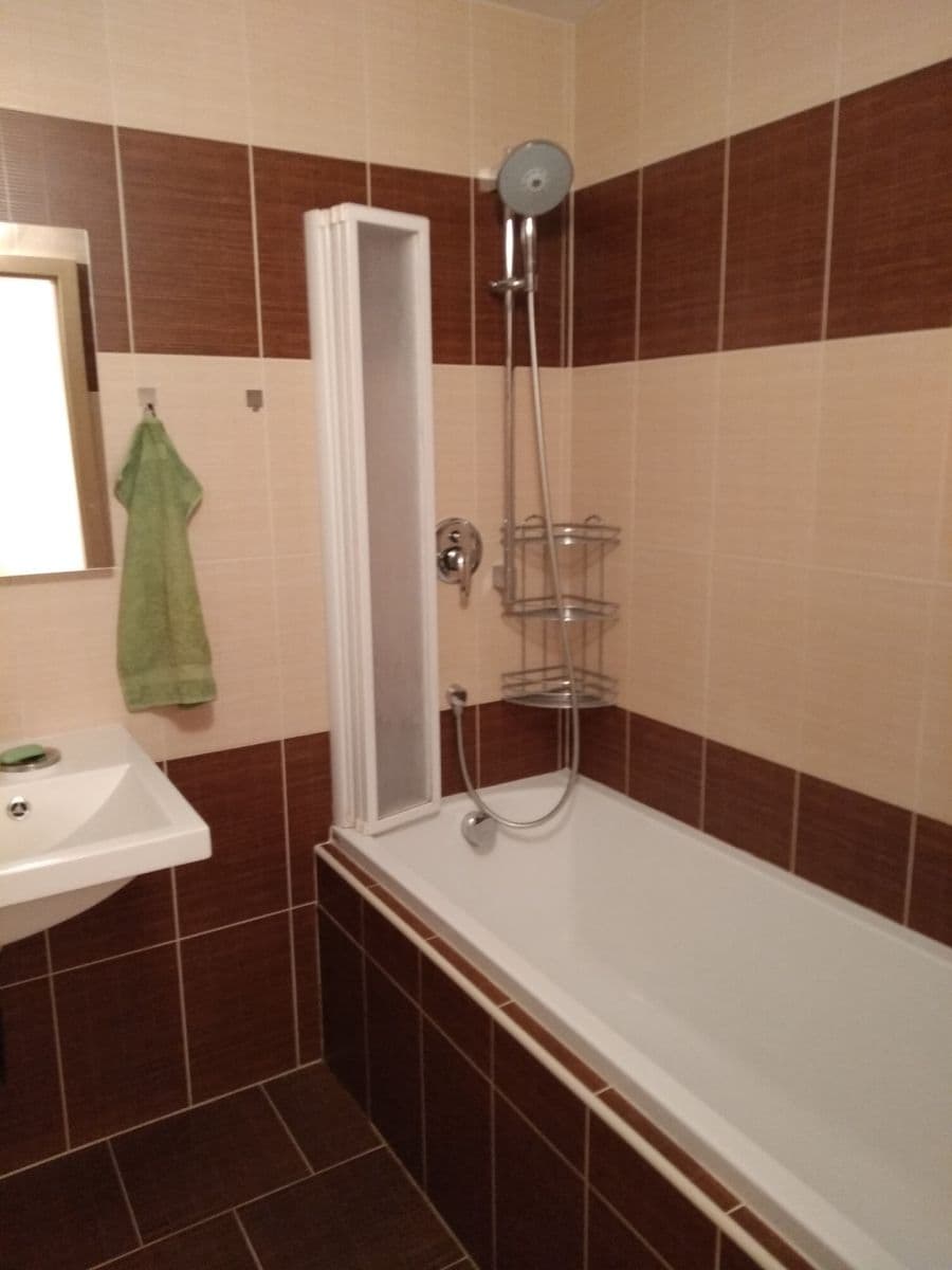 Predaj bytu 2-izbový 74 m², Luďka Matury, Pardubice, Pardubický kraj Predaj bytu 2-izbový 74 m², Luďka Matury, Pardubice, Pardubický kraj