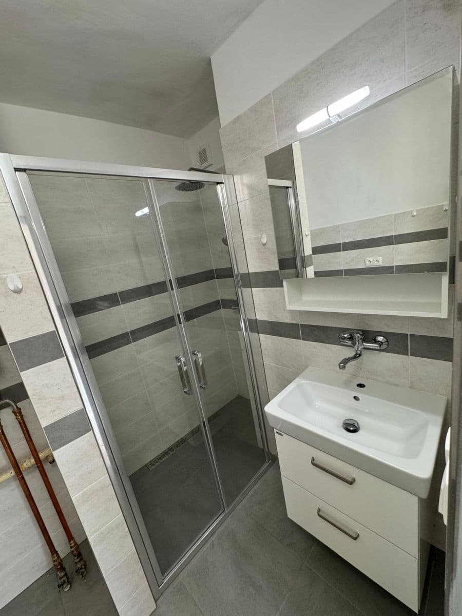 Prenájom bytu 3-izbový 74 m², Nad Plovárnou, Jihlava, Kraj Vysočina Prenájom bytu 3-izbový 74 m², Nad Plovárnou, Jihlava, Kraj Vysočina