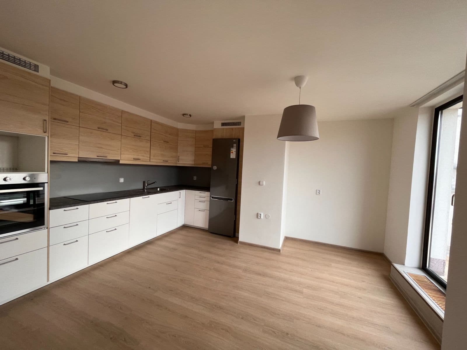 Prenájom bytu 3-izbový 81 m², Hálkova, Praha, Praha Prenájom bytu 3-izbový 81 m², Hálkova, Praha, Praha