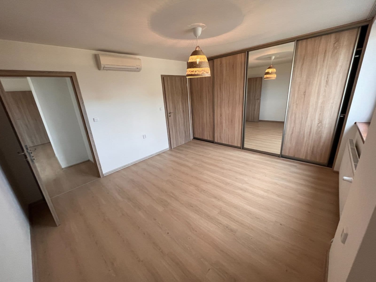 Prenájom bytu 3-izbový 81 m², Hálkova, Praha, Praha Prenájom bytu 3-izbový 81 m², Hálkova, Praha, Praha