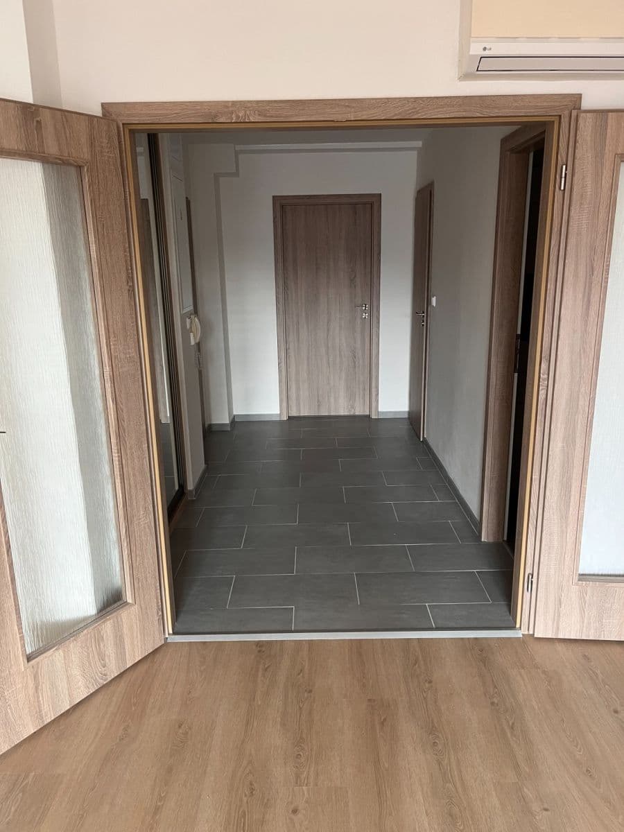 Prenájom bytu 3-izbový 81 m², Hálkova, Praha, Praha Prenájom bytu 3-izbový 81 m², Hálkova, Praha, Praha