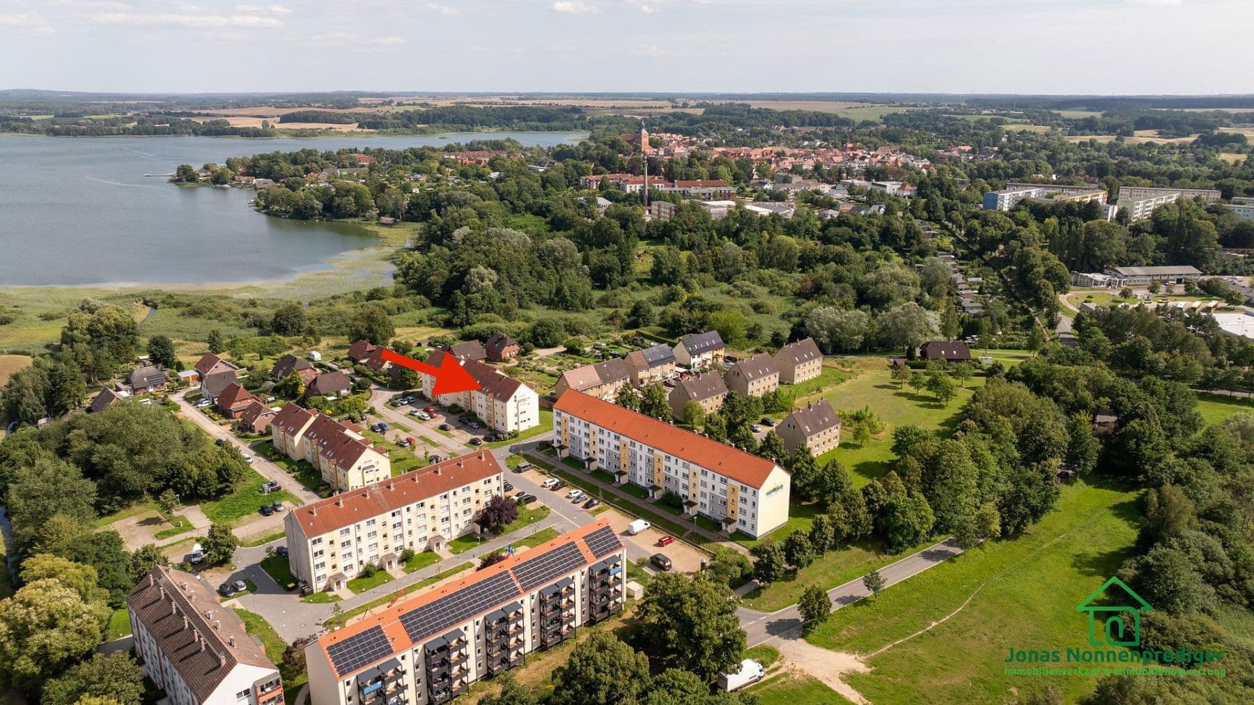 Predaj domu 1.126 m², pozemek 2.034 m², Am Serrahnsbach 35-37, Sternberg, Meklenbursko-Predpomoransko Predaj domu 1.126 m², pozemek 2.034 m², Am Serrahnsbach 35-37, Sternberg, Meklenbursko-Predpomoransko