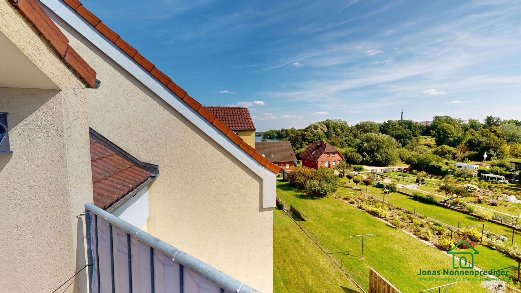 Predaj domu 1.126 m², pozemek 2.034 m², Am Serrahnsbach 35-37, Sternberg, Meklenbursko-Predpomoransko Predaj domu 1.126 m², pozemek 2.034 m², Am Serrahnsbach 35-37, Sternberg, Meklenbursko-Predpomoransko