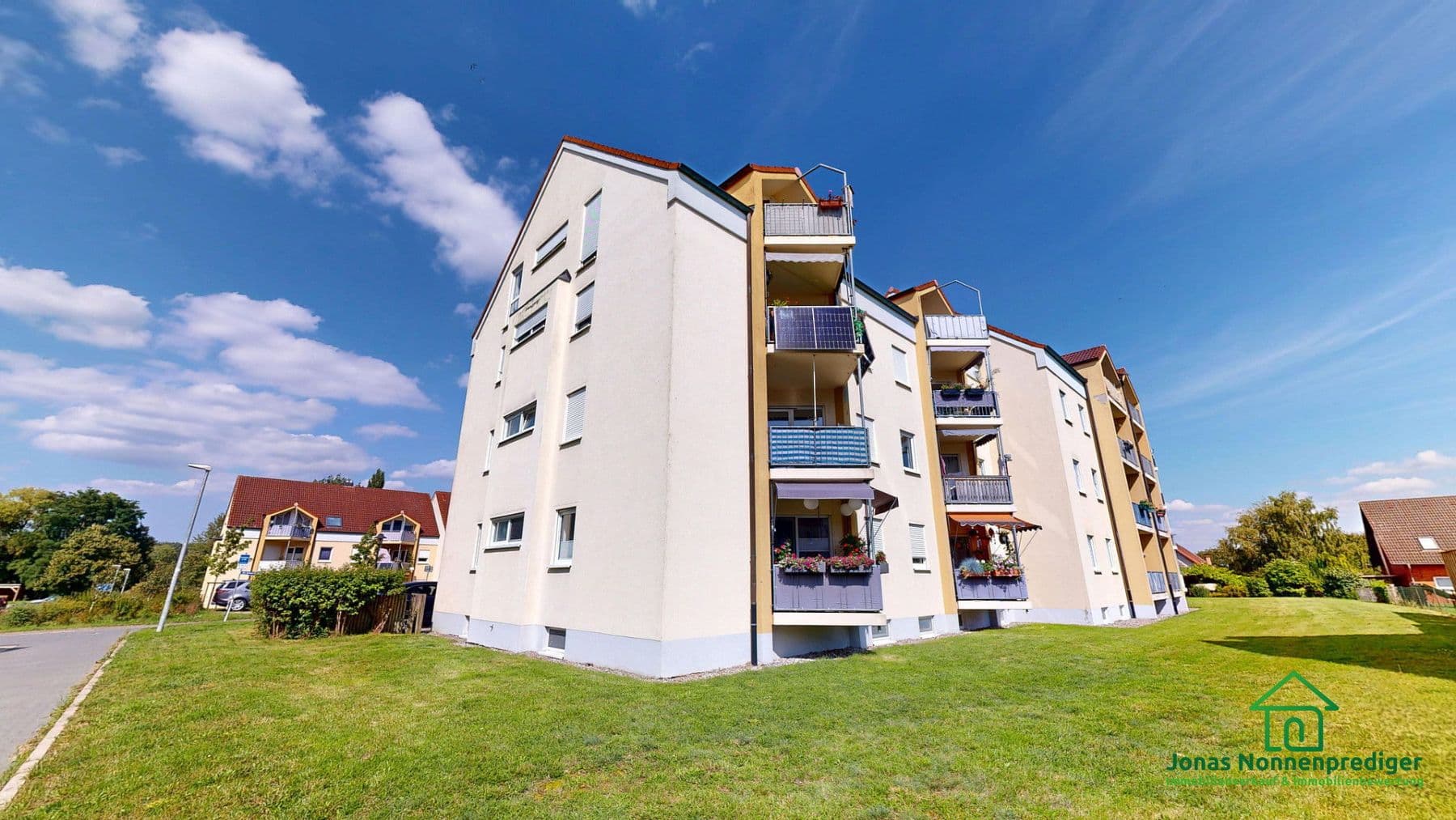 Predaj domu 1.126 m², pozemek 2.034 m², Am Serrahnsbach 35-37, Sternberg, Meklenbursko-Predpomoransko Predaj domu 1.126 m², pozemek 2.034 m², Am Serrahnsbach 35-37, Sternberg, Meklenbursko-Predpomoransko