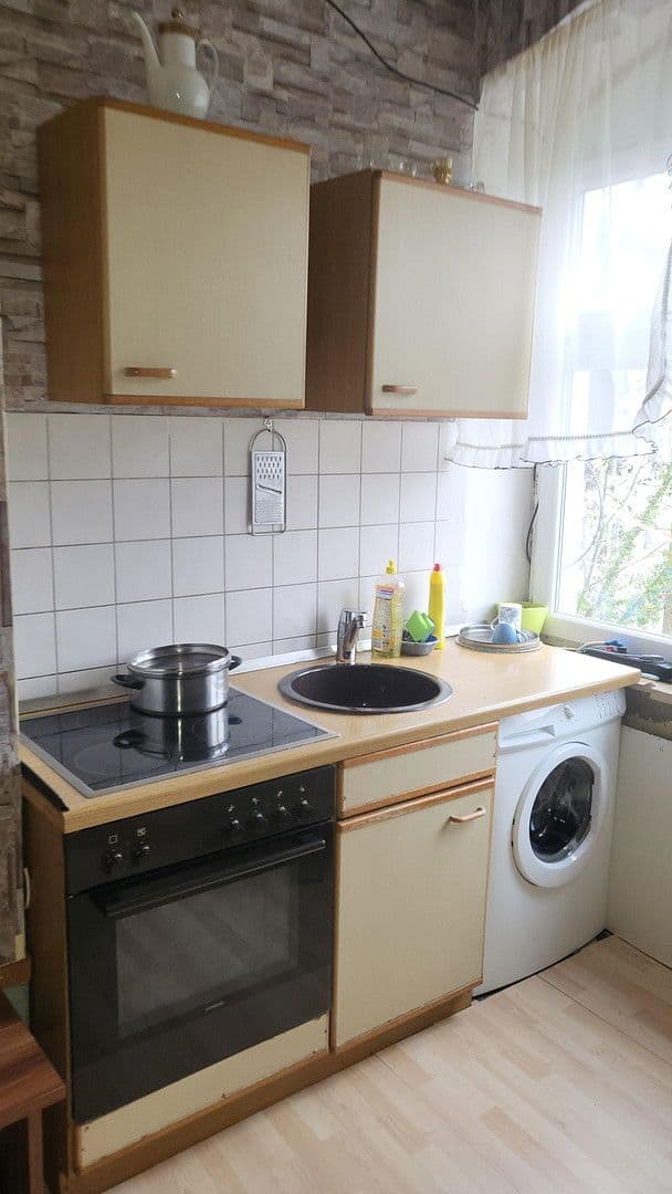 Prenájom bytu 4-izbový 110 m², Wolfhager Str. 85, Kassel, Hesensko Prenájom bytu 4-izbový 110 m², Wolfhager Str. 85, Kassel, Hesensko