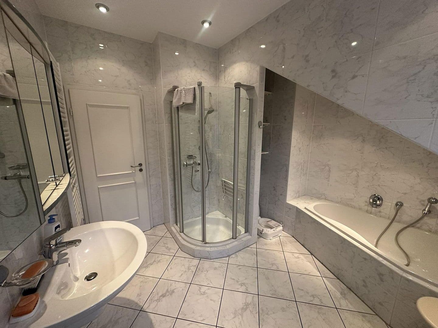 Predaj domu 171 m², pozemek 180 m², Wächtersbach, Hesensko Predaj domu 171 m², pozemek 180 m², Wächtersbach, Hesensko