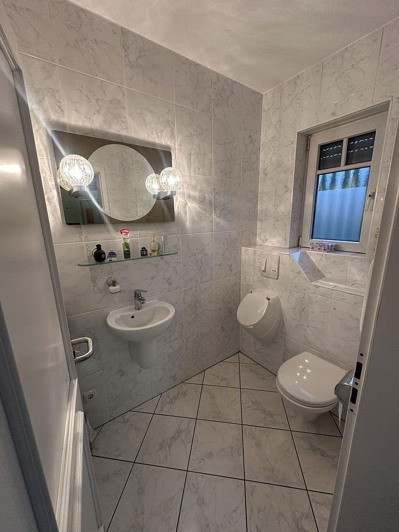 Predaj domu 171 m², pozemek 180 m², Wächtersbach, Hesensko Predaj domu 171 m², pozemek 180 m², Wächtersbach, Hesensko