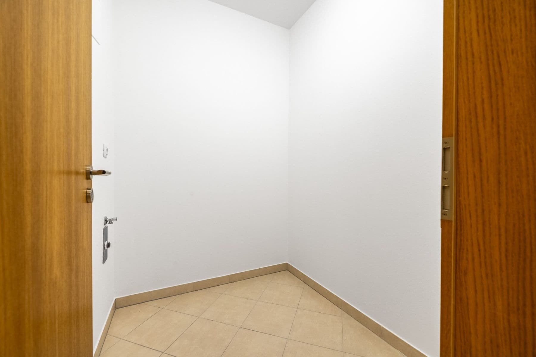 Prenájom bytu 2-izbový 56 m², Míšovická, Praha, Praha Prenájom bytu 2-izbový 56 m², Míšovická, Praha, Praha