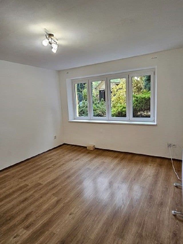 Prenájom bytu 1-izbový 33 m², Merhautova, Brno, Jihomoravský kraj Prenájom bytu 1-izbový 33 m², Merhautova, Brno, Jihomoravský kraj