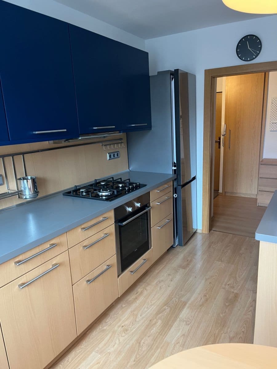 Prenájom bytu 2-izbový 65 m², 28. pluku, Praha, Praha Prenájom bytu 2-izbový 65 m², 28. pluku, Praha, Praha