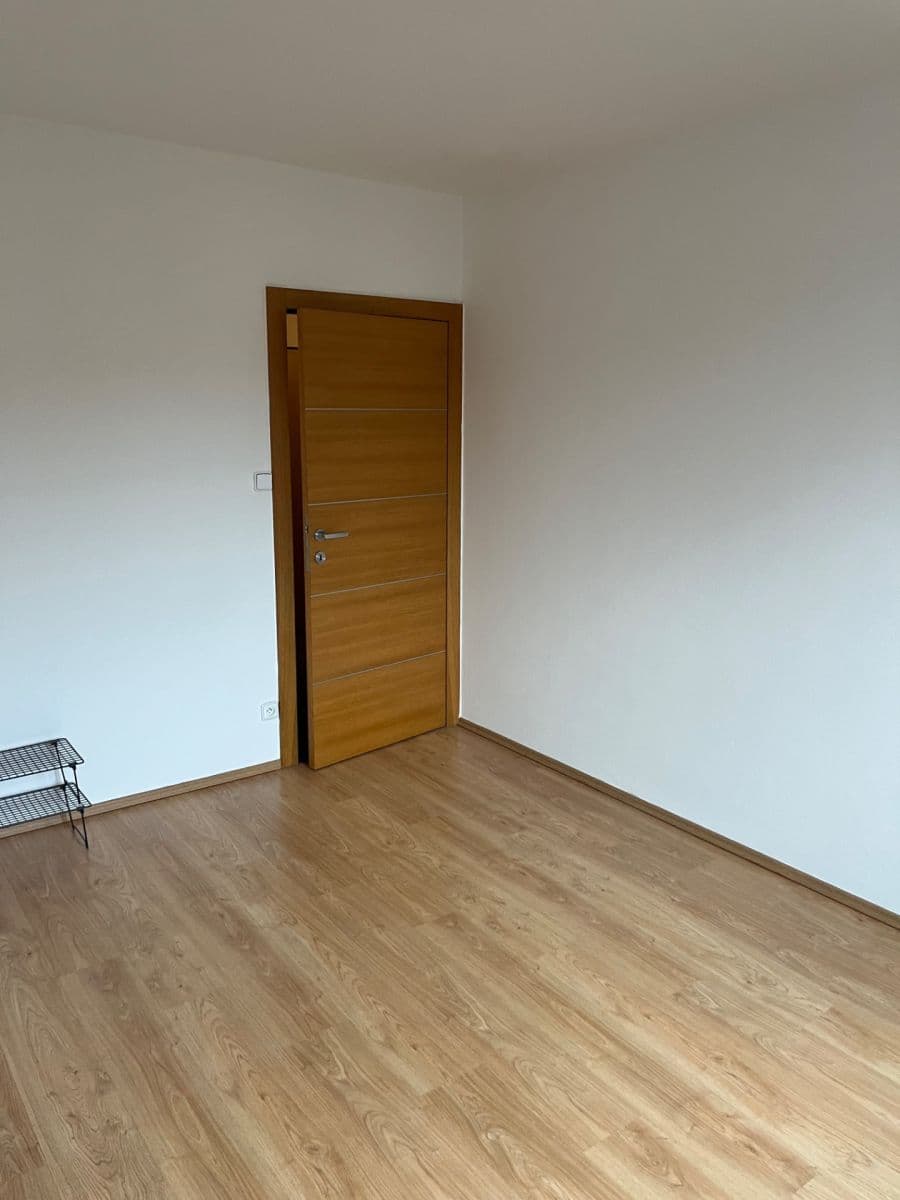 Prenájom bytu 2-izbový 65 m², 28. pluku, Praha, Praha Prenájom bytu 2-izbový 65 m², 28. pluku, Praha, Praha