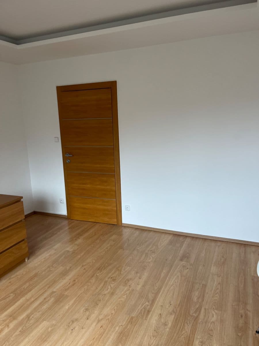 Prenájom bytu 2-izbový 65 m², 28. pluku, Praha, Praha Prenájom bytu 2-izbový 65 m², 28. pluku, Praha, Praha