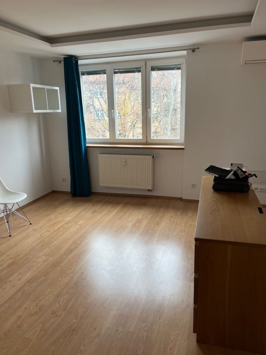 Prenájom bytu 2-izbový 65 m², 28. pluku, Praha, Praha Prenájom bytu 2-izbový 65 m², 28. pluku, Praha, Praha