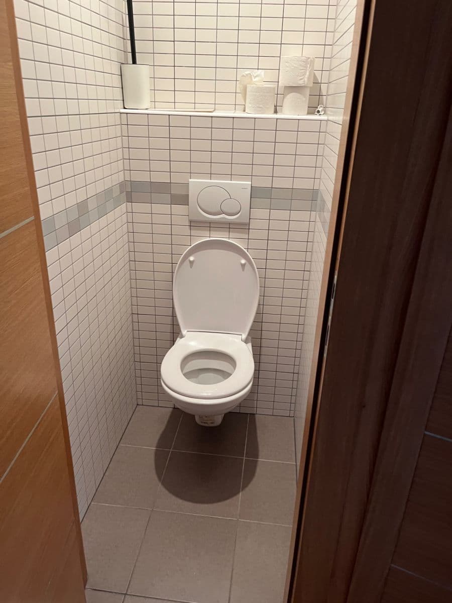 Prenájom bytu 2-izbový 65 m², 28. pluku, Praha, Praha Prenájom bytu 2-izbový 65 m², 28. pluku, Praha, Praha