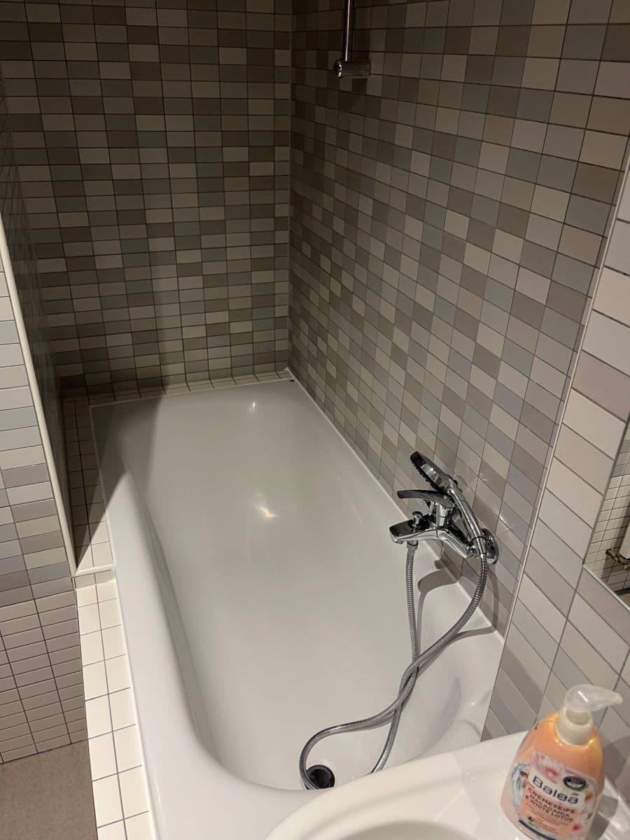 Prenájom bytu 2-izbový 65 m², 28. pluku, Praha, Praha Prenájom bytu 2-izbový 65 m², 28. pluku, Praha, Praha