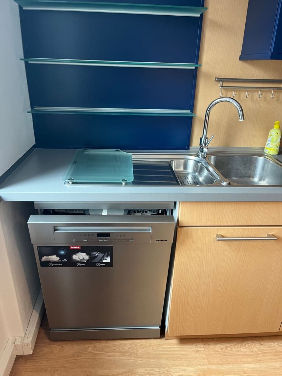 Prenájom bytu 2-izbový 65 m², 28. pluku, Praha, Praha Prenájom bytu 2-izbový 65 m², 28. pluku, Praha, Praha