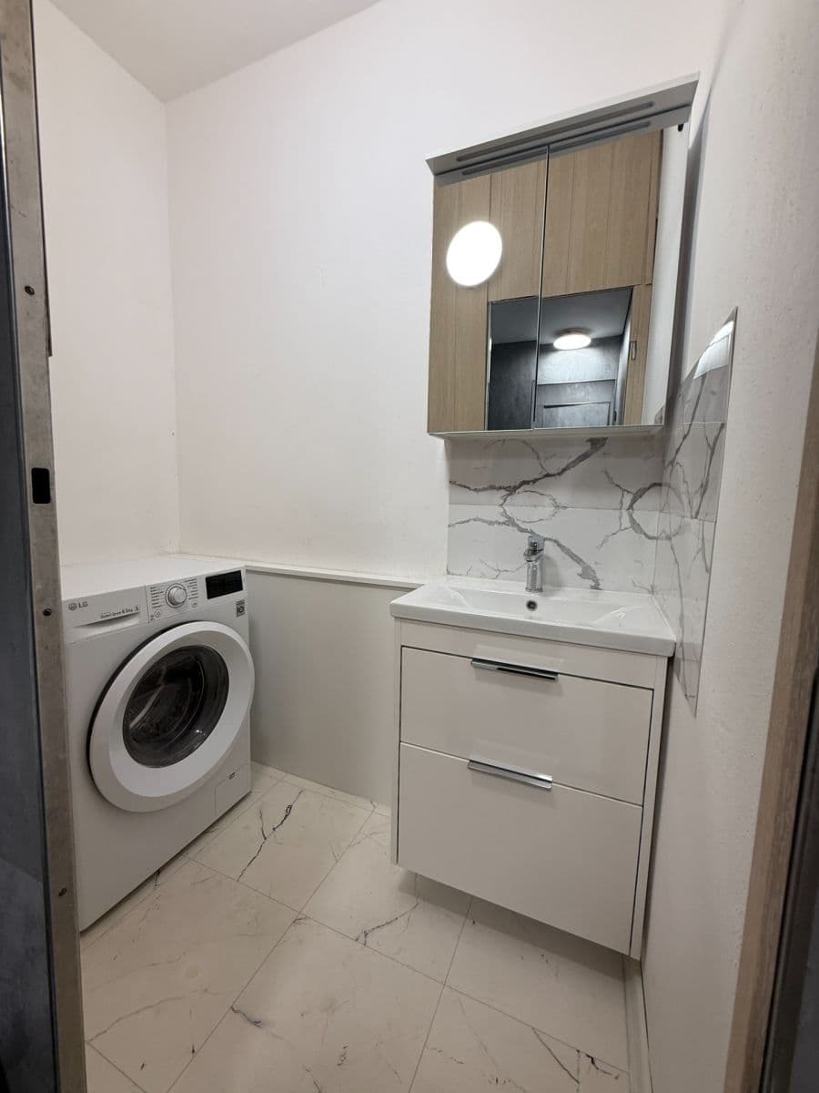 Prenájom bytu 2-izbový 43 m², Heyrovského, Plzeň, Plzeňský kraj Prenájom bytu 2-izbový 43 m², Heyrovského, Plzeň, Plzeňský kraj