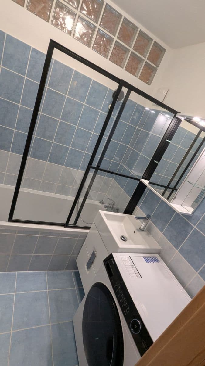 Prenájom bytu 3-izbový 70 m², Iľjušinova, Petržalka, Bratislavský kraj Prenájom bytu 3-izbový 70 m², Iľjušinova, Petržalka, Bratislavský kraj