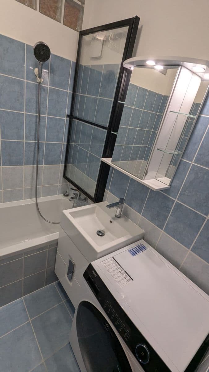 Prenájom bytu 3-izbový 70 m², Iľjušinova, Petržalka, Bratislavský kraj Prenájom bytu 3-izbový 70 m², Iľjušinova, Petržalka, Bratislavský kraj