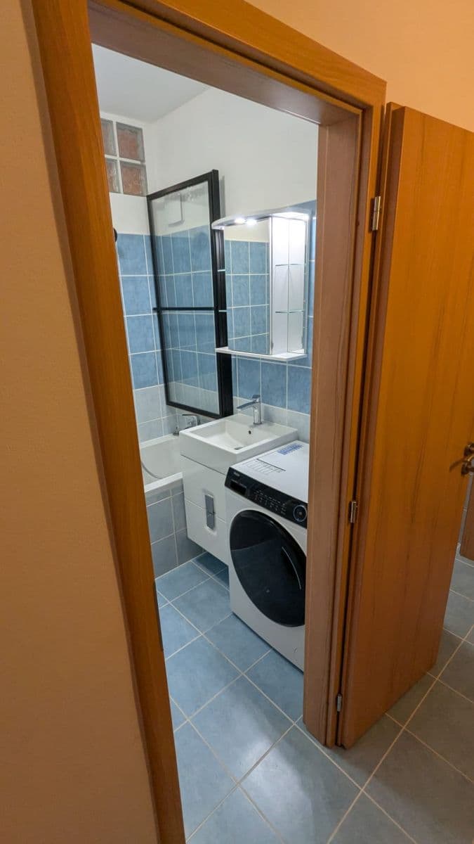 Prenájom bytu 3-izbový 70 m², Iľjušinova, Petržalka, Bratislavský kraj Prenájom bytu 3-izbový 70 m², Iľjušinova, Petržalka, Bratislavský kraj