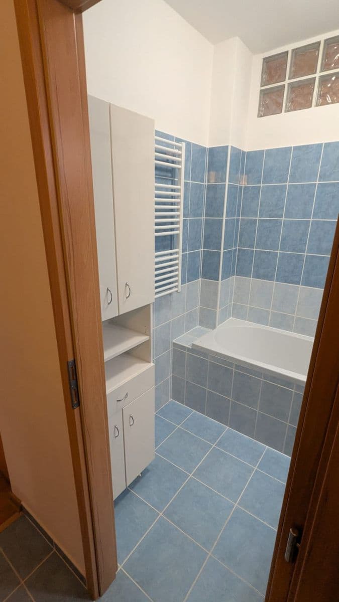 Prenájom bytu 3-izbový 70 m², Iľjušinova, Petržalka, Bratislavský kraj Prenájom bytu 3-izbový 70 m², Iľjušinova, Petržalka, Bratislavský kraj