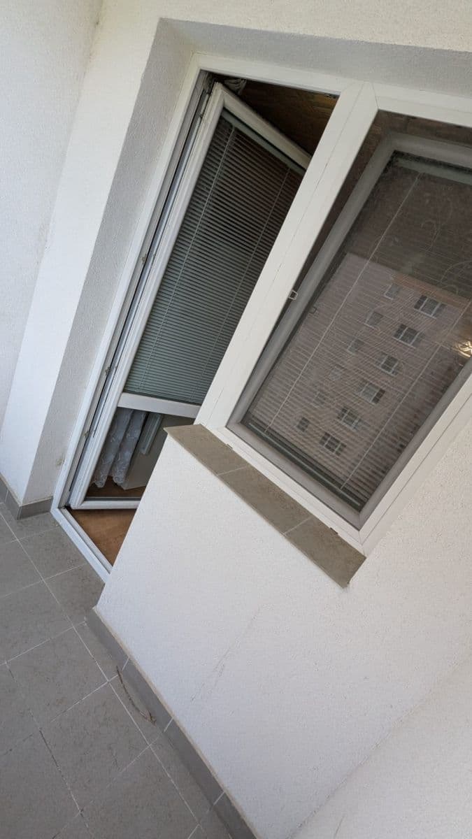 Prenájom bytu 3-izbový 70 m², Iľjušinova, Petržalka, Bratislavský kraj Prenájom bytu 3-izbový 70 m², Iľjušinova, Petržalka, Bratislavský kraj