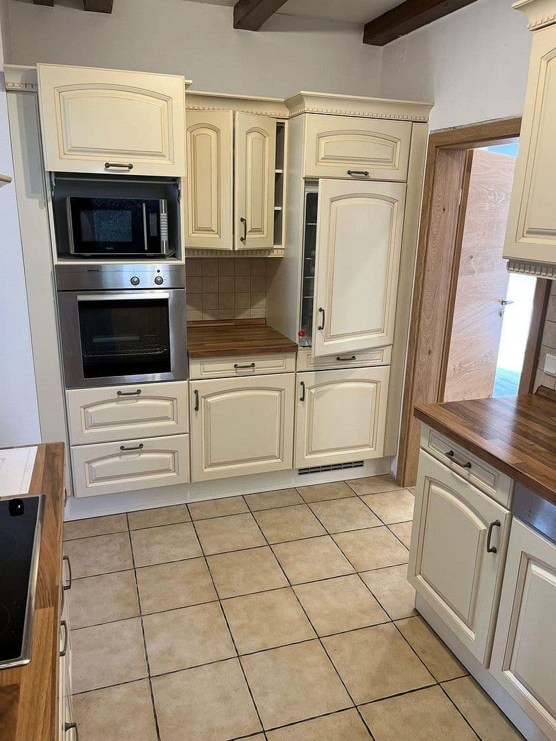 Prenájom bytu 4-izbový 123 m², Ansbach, Bavorsko Prenájom bytu 4-izbový 123 m², Ansbach, Bavorsko