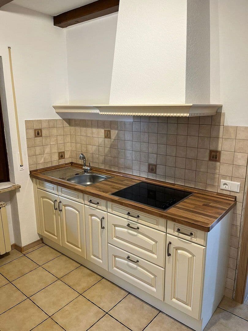 Prenájom bytu 4-izbový 123 m², Ansbach, Bavorsko Prenájom bytu 4-izbový 123 m², Ansbach, Bavorsko