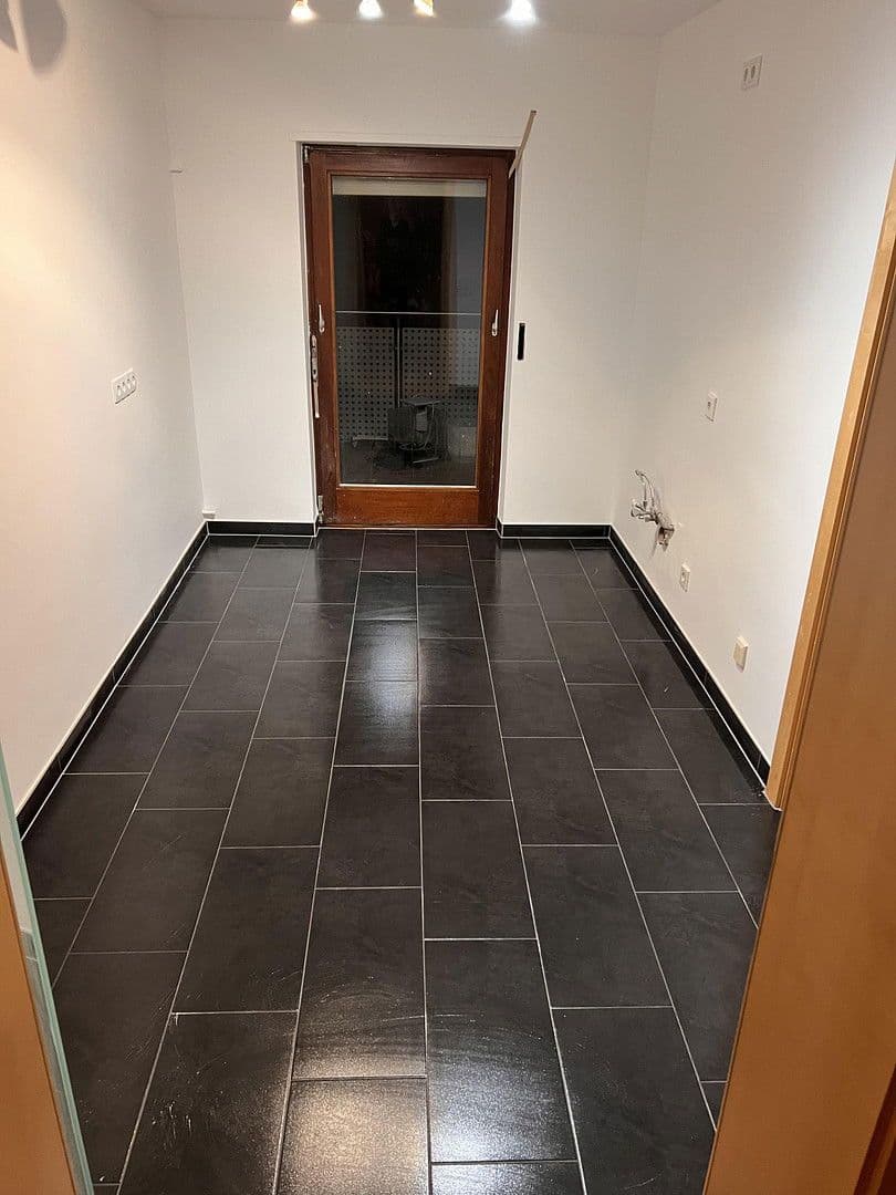 Prenájom bytu 5-izbový 167 m², Iffezheim, Bádensko-Wurttembersko Prenájom bytu 5-izbový 167 m², Iffezheim, Bádensko-Wurttembersko