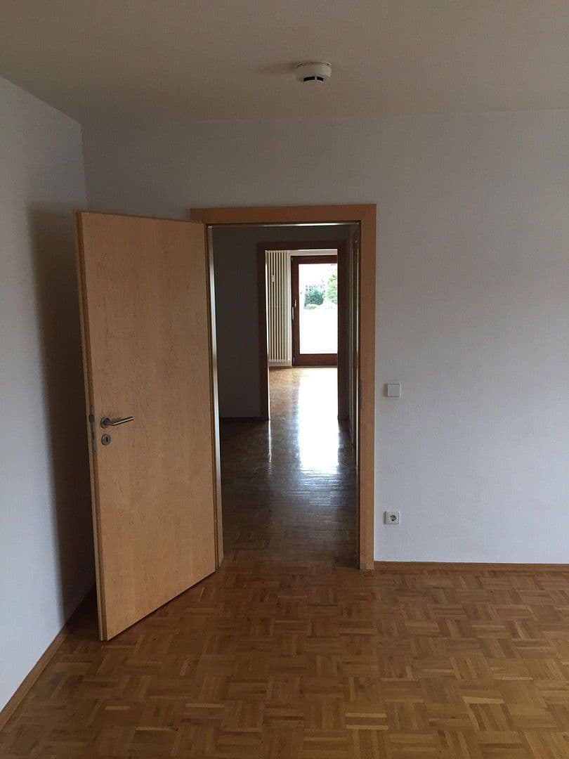 Prenájom bytu 5-izbový 167 m², Iffezheim, Bádensko-Wurttembersko Prenájom bytu 5-izbový 167 m², Iffezheim, Bádensko-Wurttembersko