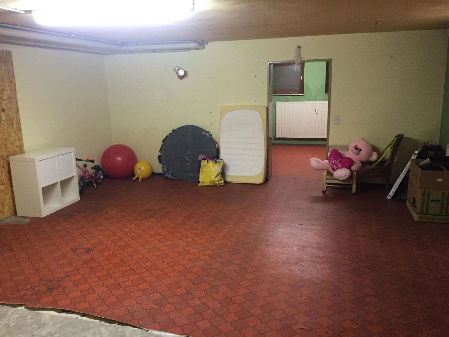 Prenájom bytu 5-izbový 167 m², Iffezheim, Bádensko-Wurttembersko Prenájom bytu 5-izbový 167 m², Iffezheim, Bádensko-Wurttembersko