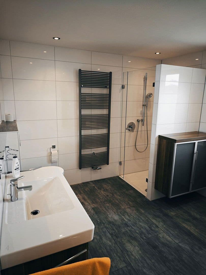 Predaj domu 144 m², pozemek 660 m², Burgkirchen a. d. Alz OT Hirten, Bavorsko Predaj domu 144 m², pozemek 660 m², Burgkirchen a. d. Alz OT Hirten, Bavorsko