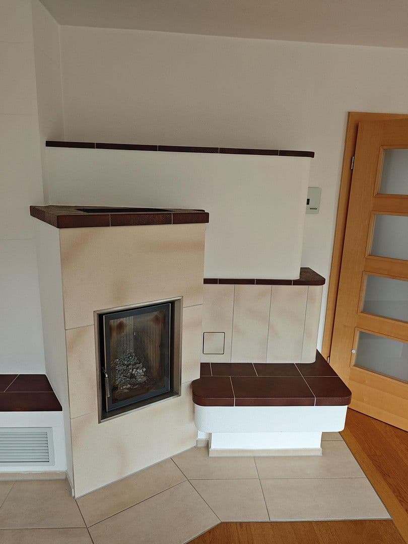 Predaj domu 144 m², pozemek 660 m², Burgkirchen a. d. Alz OT Hirten, Bavorsko Predaj domu 144 m², pozemek 660 m², Burgkirchen a. d. Alz OT Hirten, Bavorsko