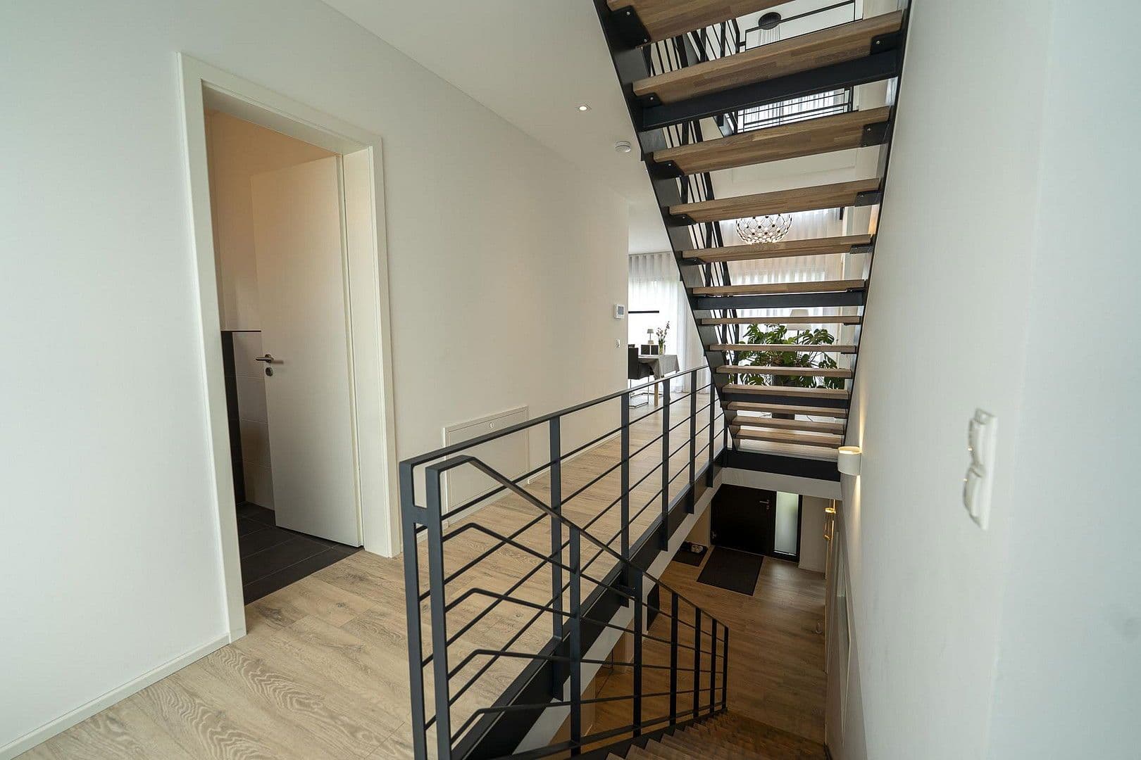 Predaj domu 251 m², pozemek 725 m², Niederstetten, Bádensko-Wurttembersko Predaj domu 251 m², pozemek 725 m², Niederstetten, Bádensko-Wurttembersko