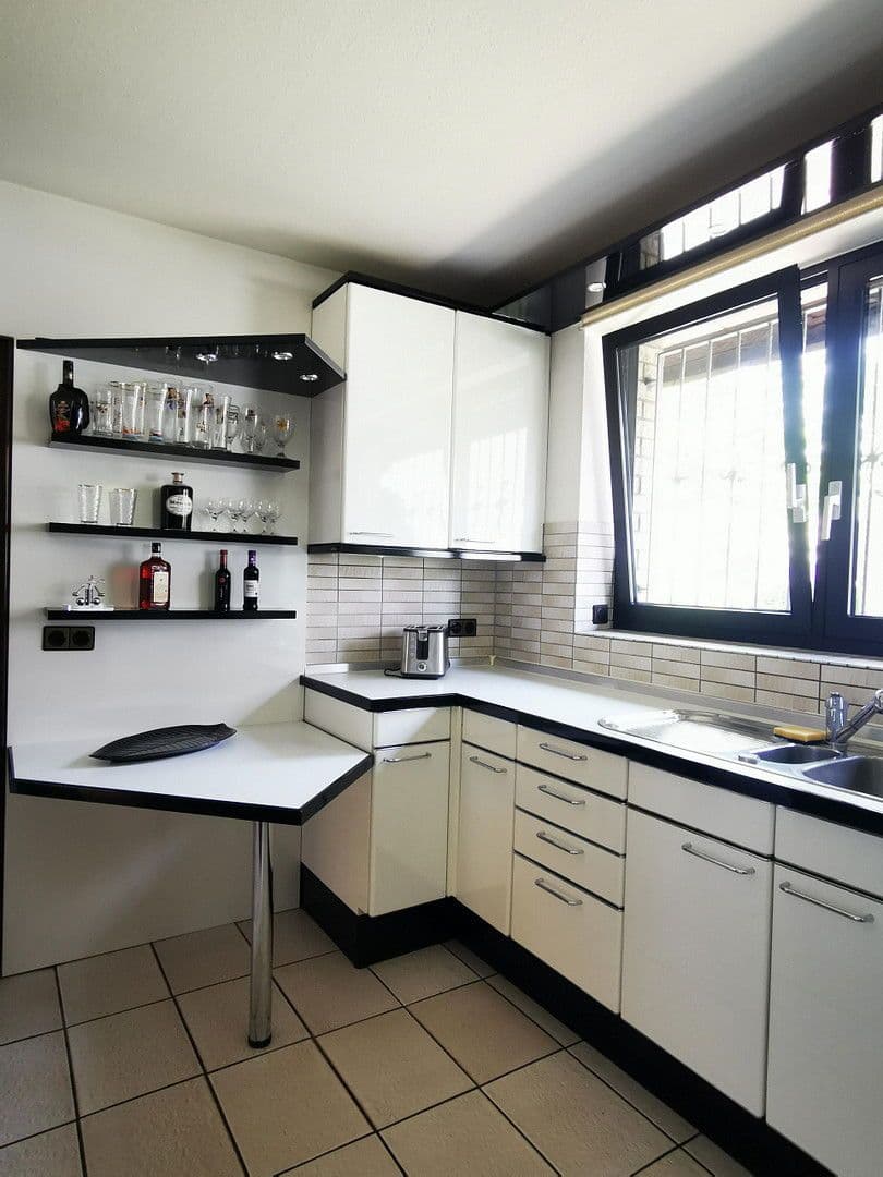 Predaj domu 300 m², pozemek 1.256 m², Bergisch Gladbach, Severné Porýnie - Westfálsko Predaj domu 300 m², pozemek 1.256 m², Bergisch Gladbach, Severné Porýnie - Westfálsko