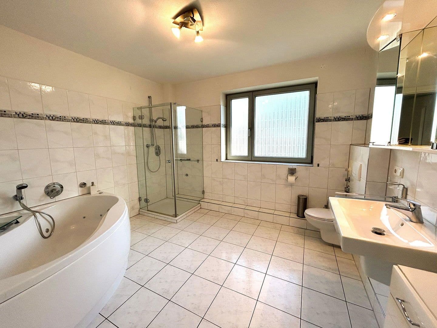 Predaj domu 324 m², pozemek 1.111 m², Mönkeberg, Šlezvicko-Holštajnsko Predaj domu 324 m², pozemek 1.111 m², Mönkeberg, Šlezvicko-Holštajnsko