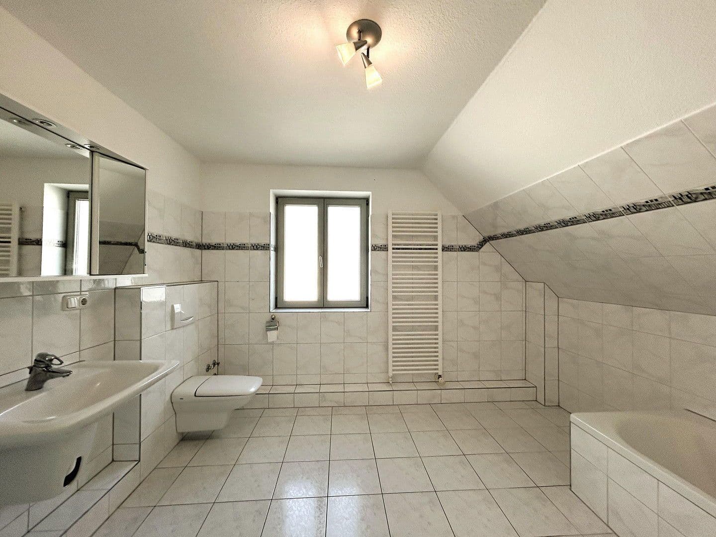 Predaj domu 324 m², pozemek 1.111 m², Mönkeberg, Šlezvicko-Holštajnsko Predaj domu 324 m², pozemek 1.111 m², Mönkeberg, Šlezvicko-Holštajnsko