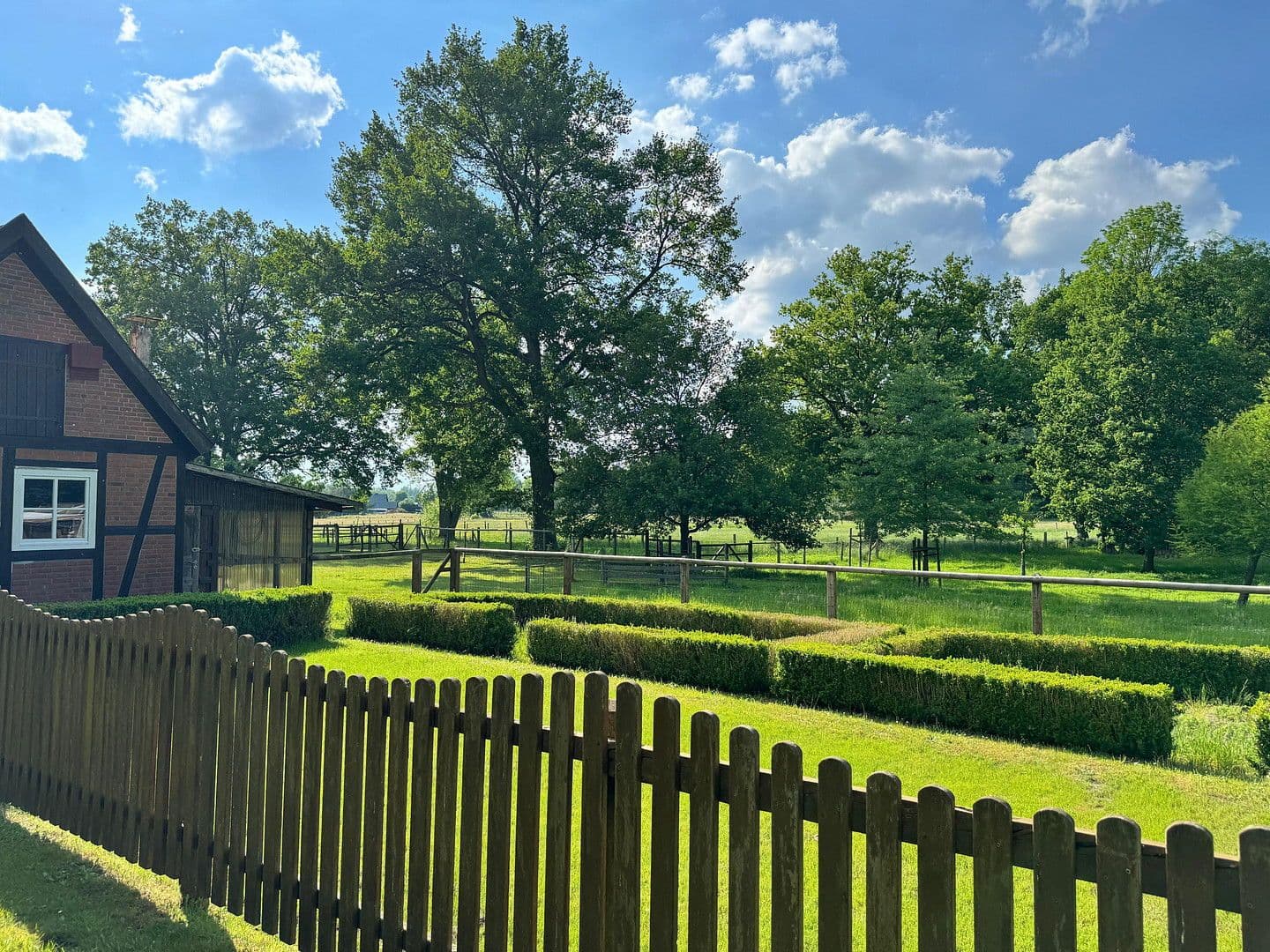 Predaj domu 683 m², pozemek 21.700 m², Bleckede, Dolné Sasko Predaj domu 683 m², pozemek 21.700 m², Bleckede, Dolné Sasko