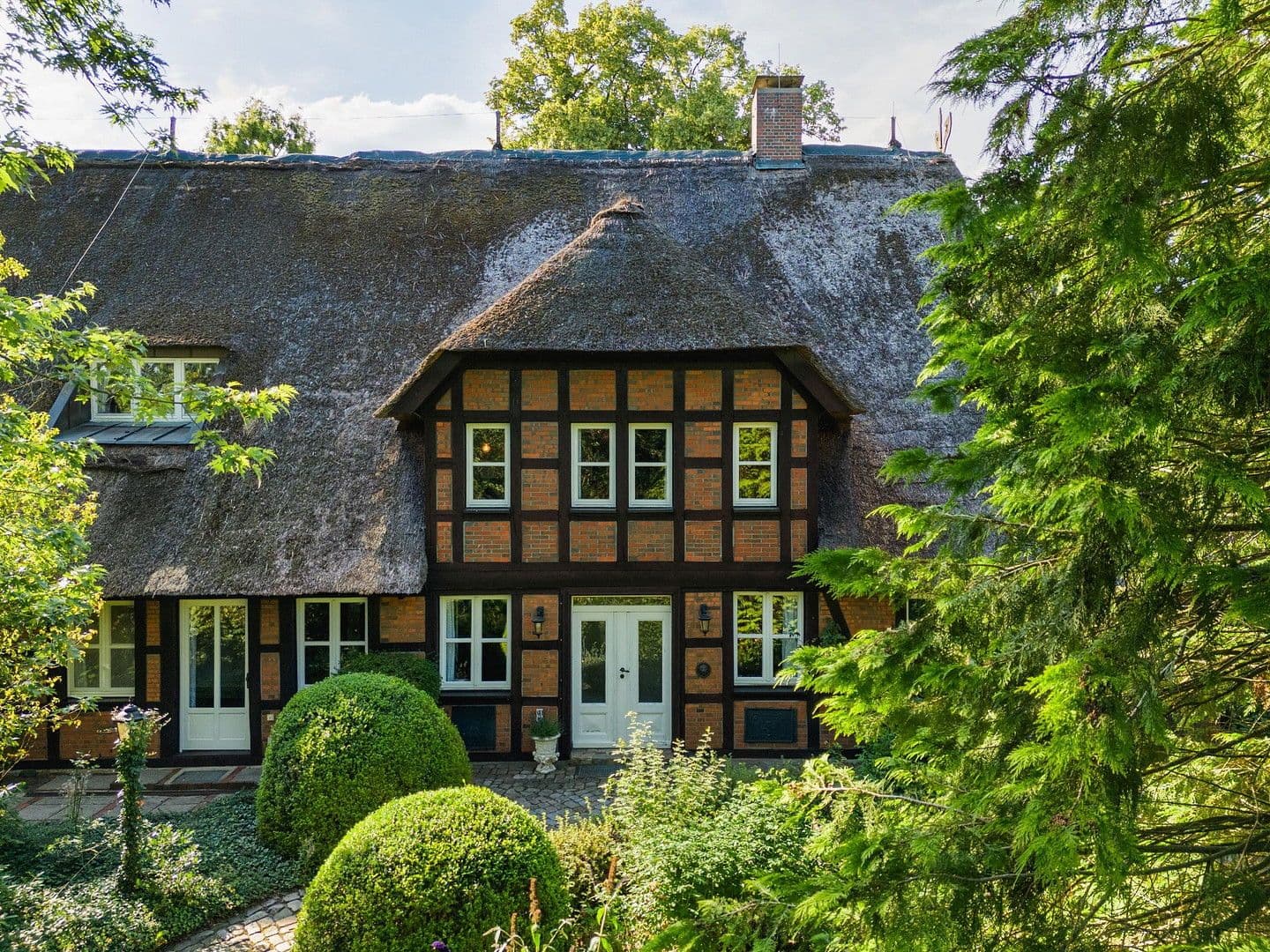 Predaj domu 683 m², pozemek 21.700 m², Bleckede, Dolné Sasko Predaj domu 683 m², pozemek 21.700 m², Bleckede, Dolné Sasko