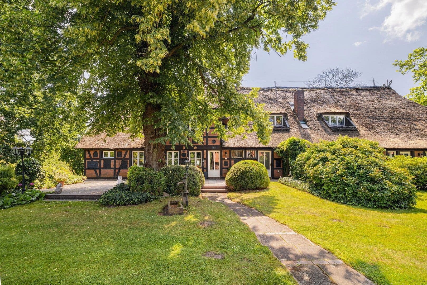 Predaj domu 683 m², pozemek 21.700 m², Bleckede, Dolné Sasko Predaj domu 683 m², pozemek 21.700 m², Bleckede, Dolné Sasko