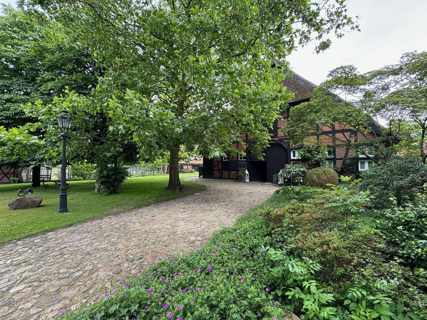 Predaj domu 683 m², pozemek 21.700 m², Bleckede, Dolné Sasko Predaj domu 683 m², pozemek 21.700 m², Bleckede, Dolné Sasko