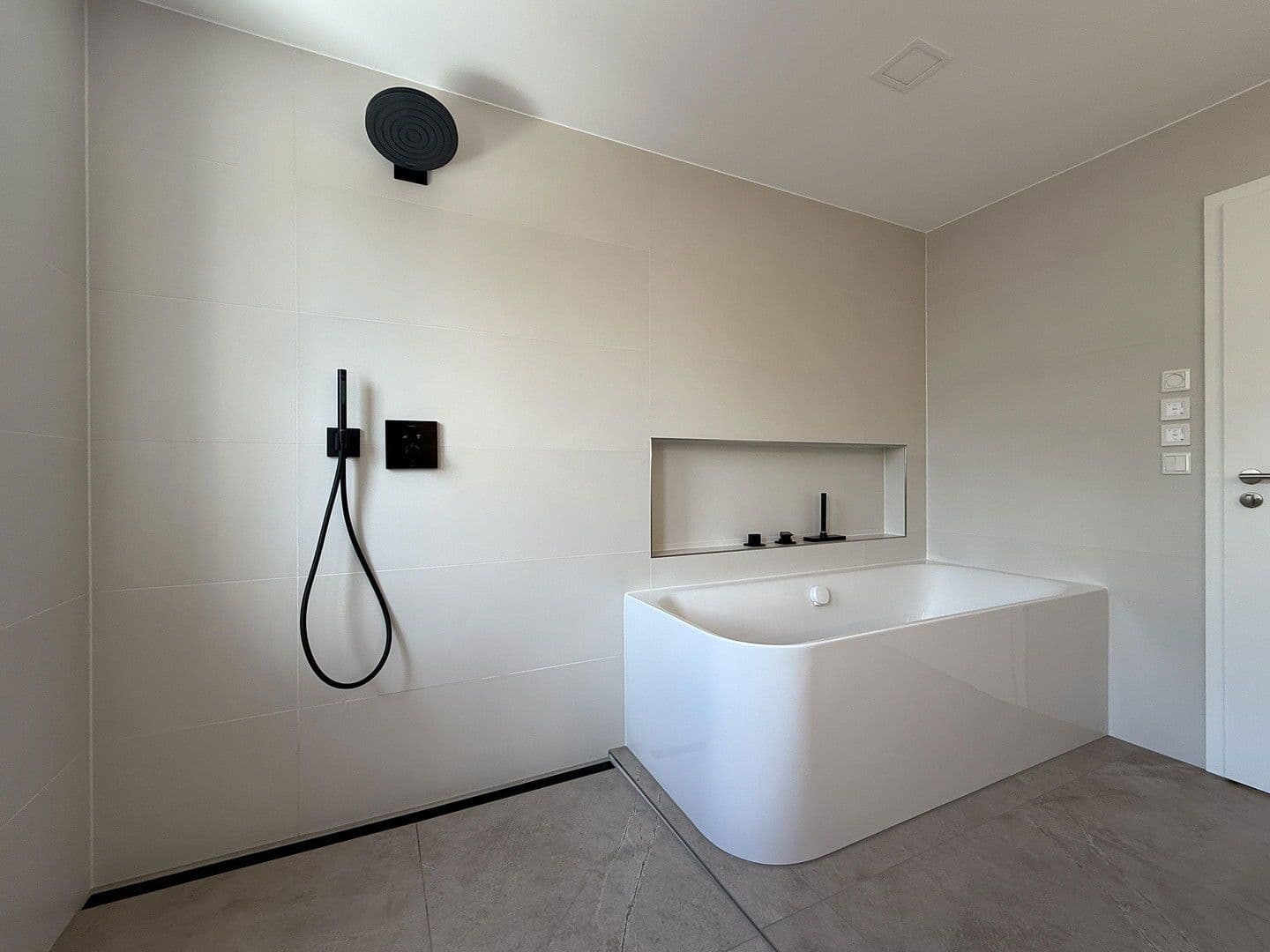 Prenájom domu 130 m², pozemek 250 m², Bad Köstritz, Durínsko Prenájom domu 130 m², pozemek 250 m², Bad Köstritz, Durínsko