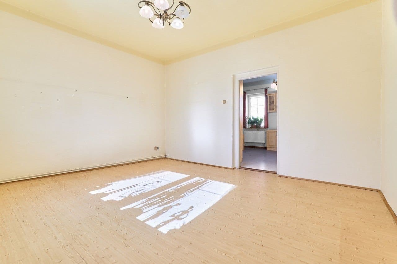 Prenájom bytu 3-izbový 89 m², Nerudova, Karlovy Vary, Karlovarský kraj Prenájom bytu 3-izbový 89 m², Nerudova, Karlovy Vary, Karlovarský kraj