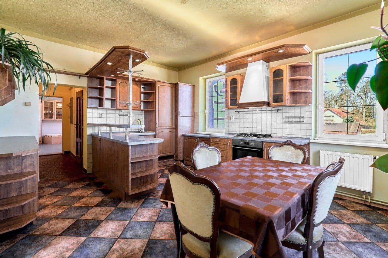 Prenájom bytu 3-izbový 89 m², Nerudova, Karlovy Vary, Karlovarský kraj Prenájom bytu 3-izbový 89 m², Nerudova, Karlovy Vary, Karlovarský kraj