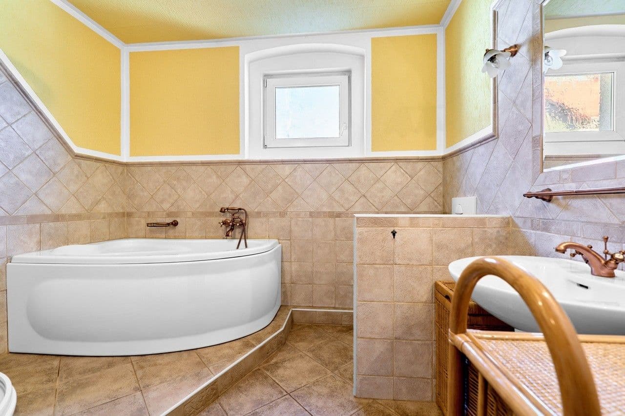 Prenájom bytu 3-izbový 89 m², Nerudova, Karlovy Vary, Karlovarský kraj Prenájom bytu 3-izbový 89 m², Nerudova, Karlovy Vary, Karlovarský kraj