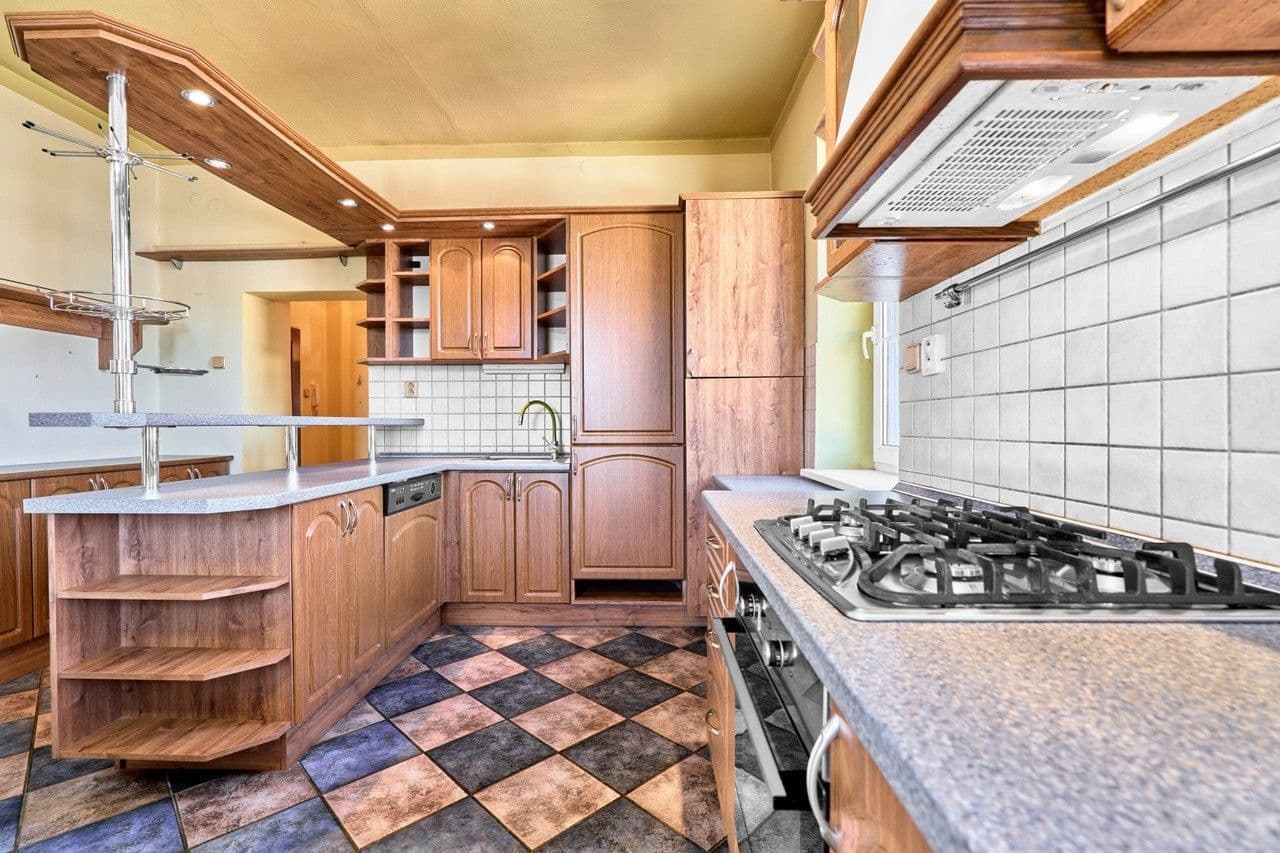 Prenájom bytu 3-izbový 89 m², Nerudova, Karlovy Vary, Karlovarský kraj Prenájom bytu 3-izbový 89 m², Nerudova, Karlovy Vary, Karlovarský kraj