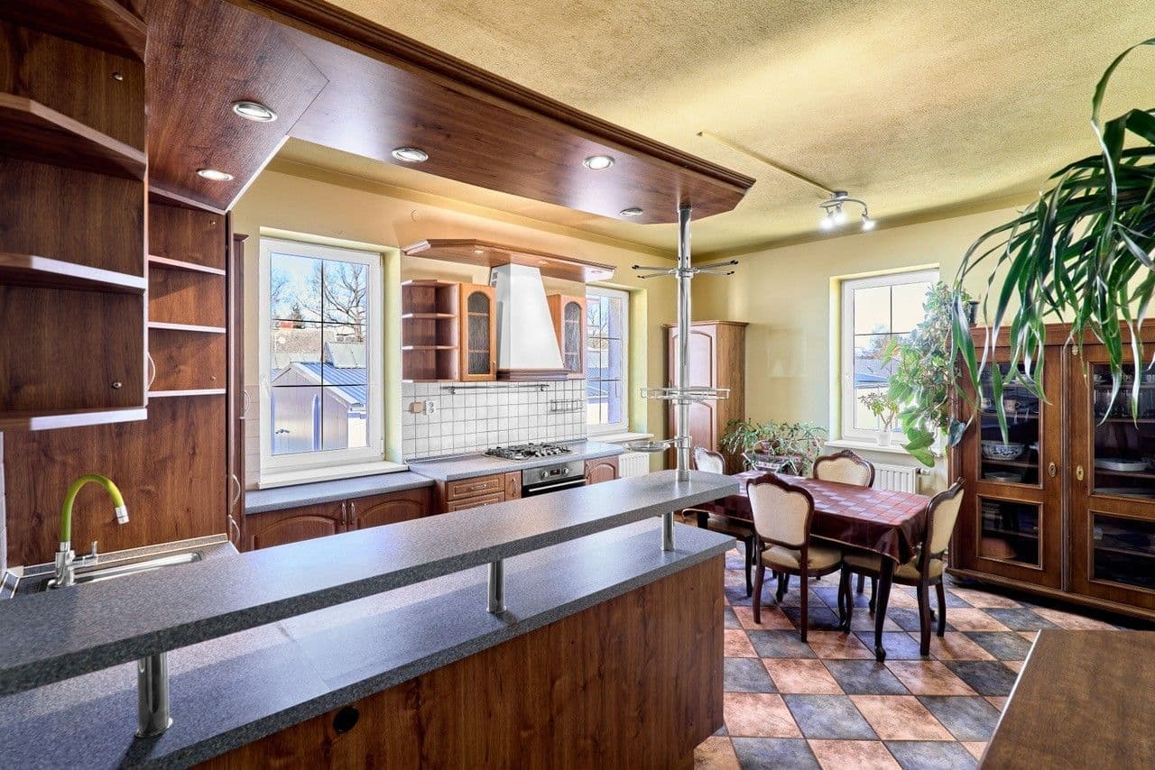 Prenájom bytu 3-izbový 89 m², Nerudova, Karlovy Vary, Karlovarský kraj Prenájom bytu 3-izbový 89 m², Nerudova, Karlovy Vary, Karlovarský kraj