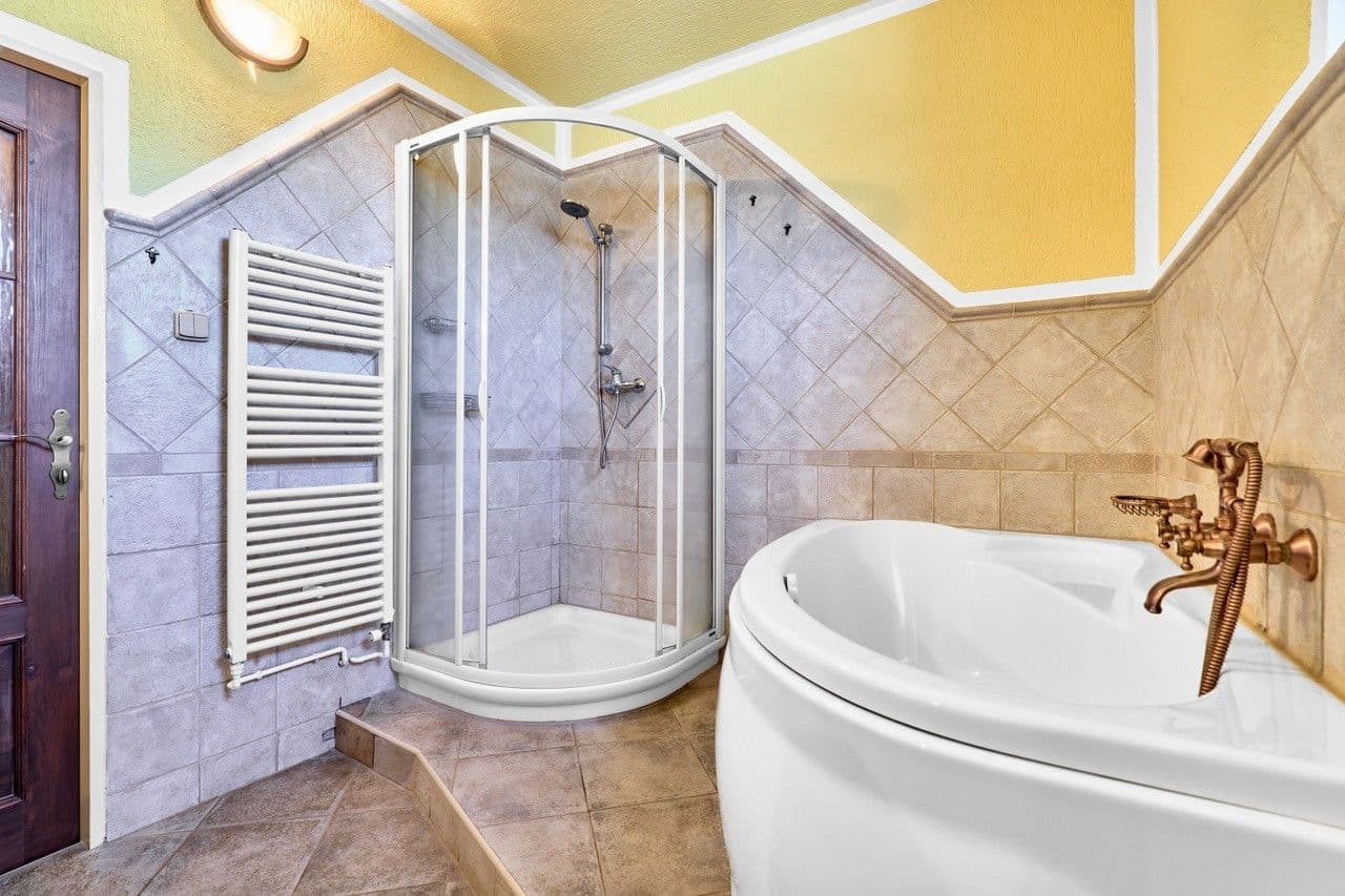 Prenájom bytu 3-izbový 89 m², Nerudova, Karlovy Vary, Karlovarský kraj Prenájom bytu 3-izbový 89 m², Nerudova, Karlovy Vary, Karlovarský kraj